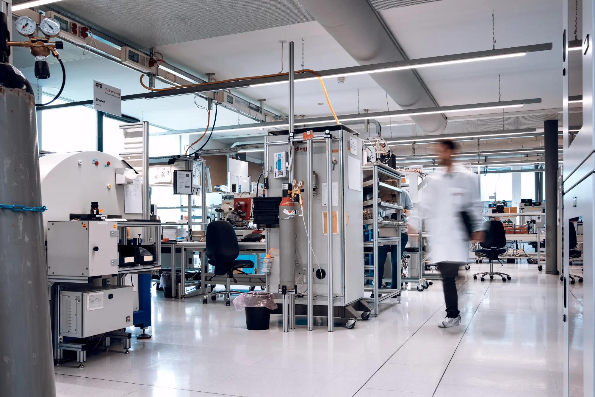 Produktionshalle eines Sensorenherstellers