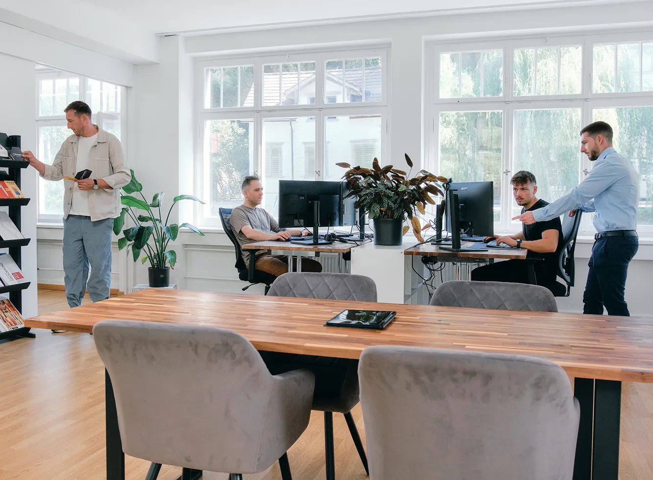 Besprechungstisch im Agenturbüro
